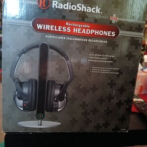RadioShack Black Wireless Over-Ear Headphones